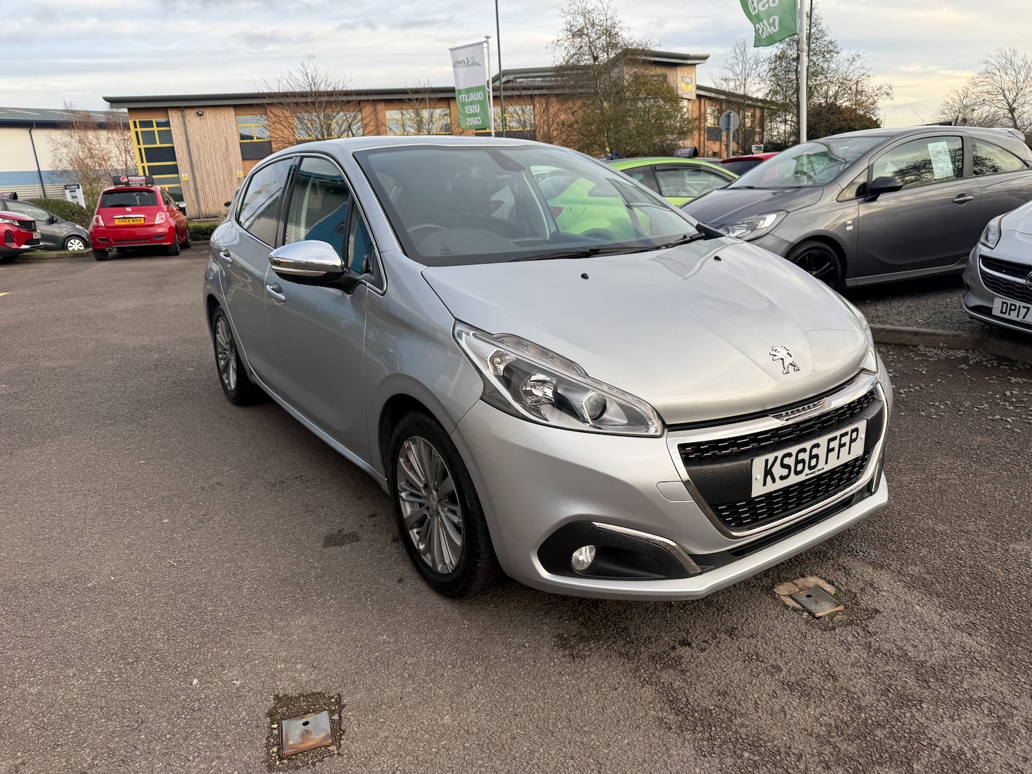 Used Peugeot 208 2016 for sale - 76896401: Photo 3