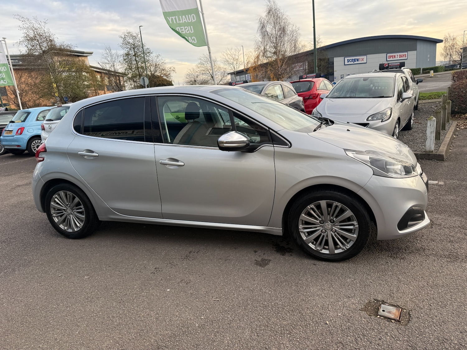Used Peugeot 208 2016 for sale - 76896401: Photo 4