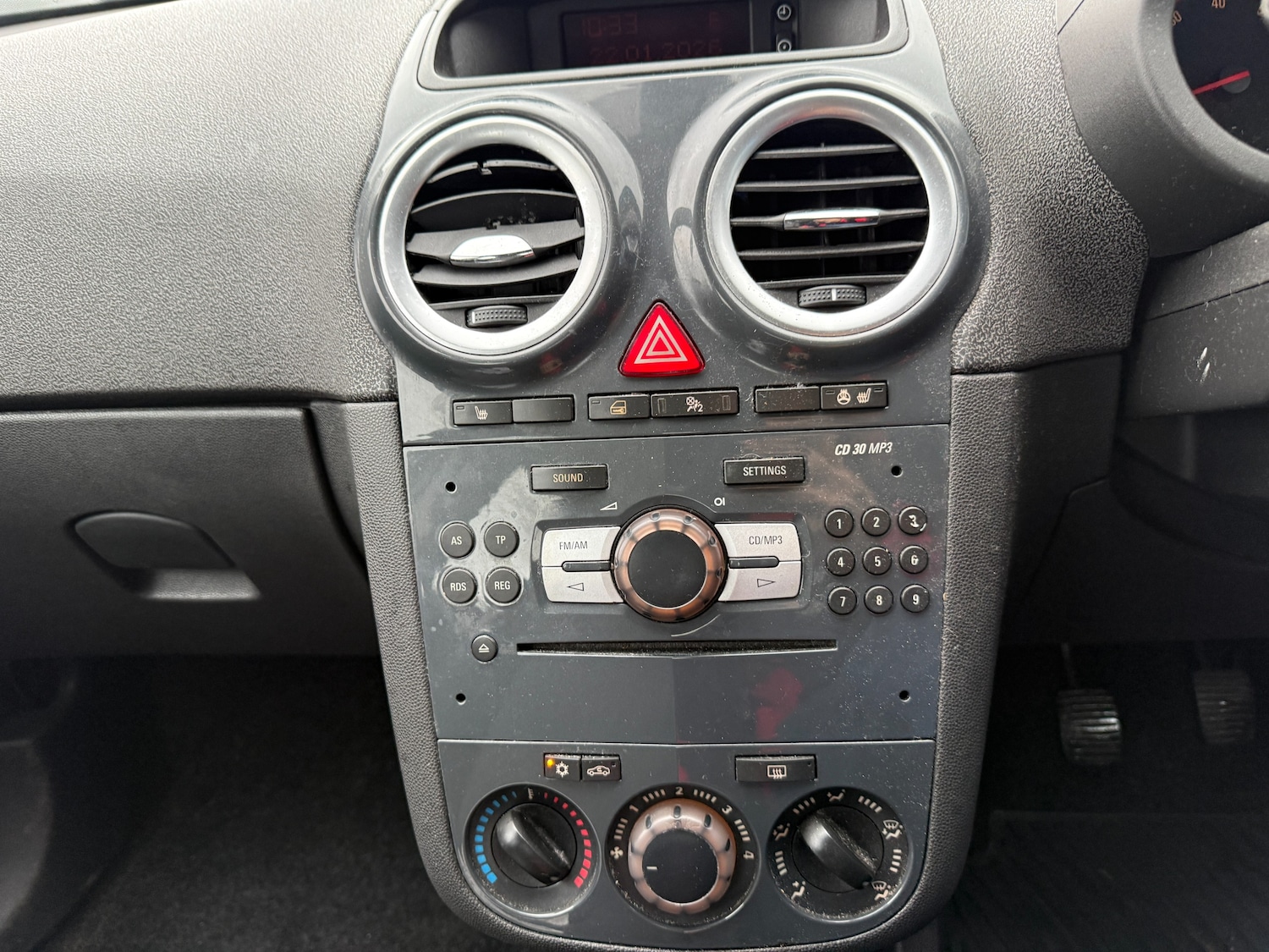 Used Vauxhall Corsa 2011 for sale - 77287405: Photo 4