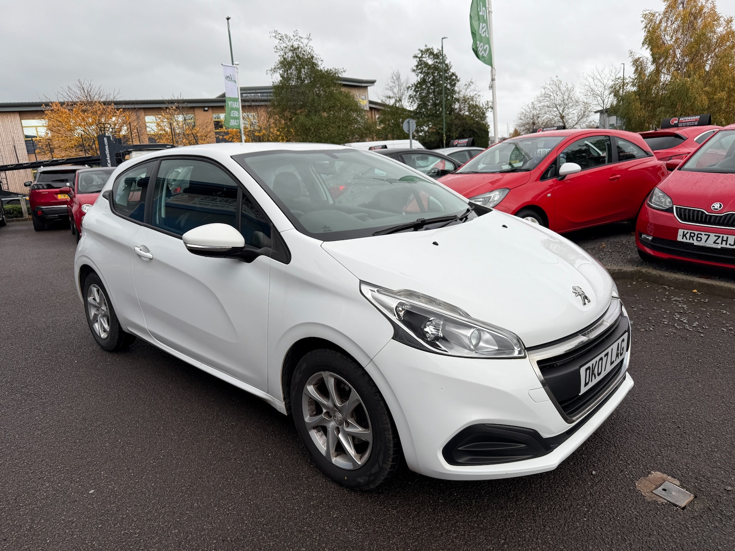 Used Peugeot 208 2016 for sale - 76542240: Photo 2