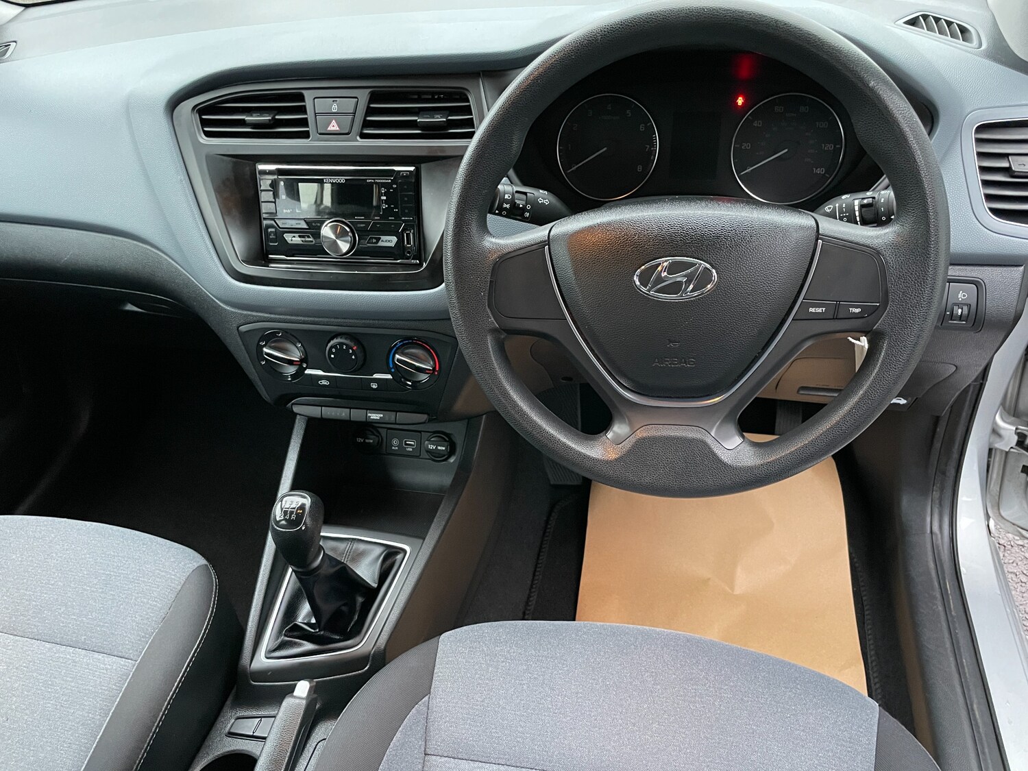 Used Hyundai i20 2015 for sale - 76077137: Photo 13