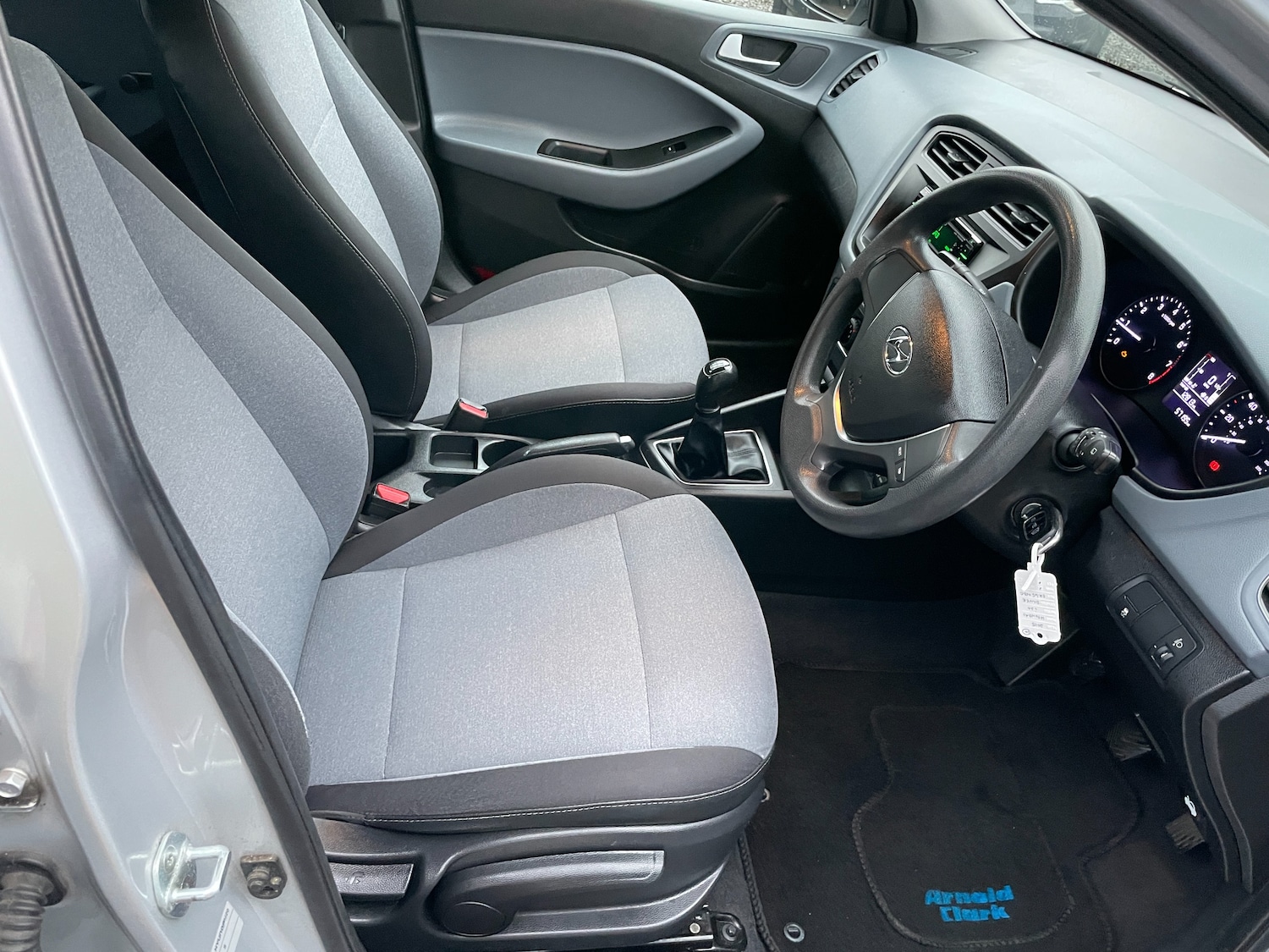 Used Hyundai i20 2015 for sale - 76077137: Photo 9