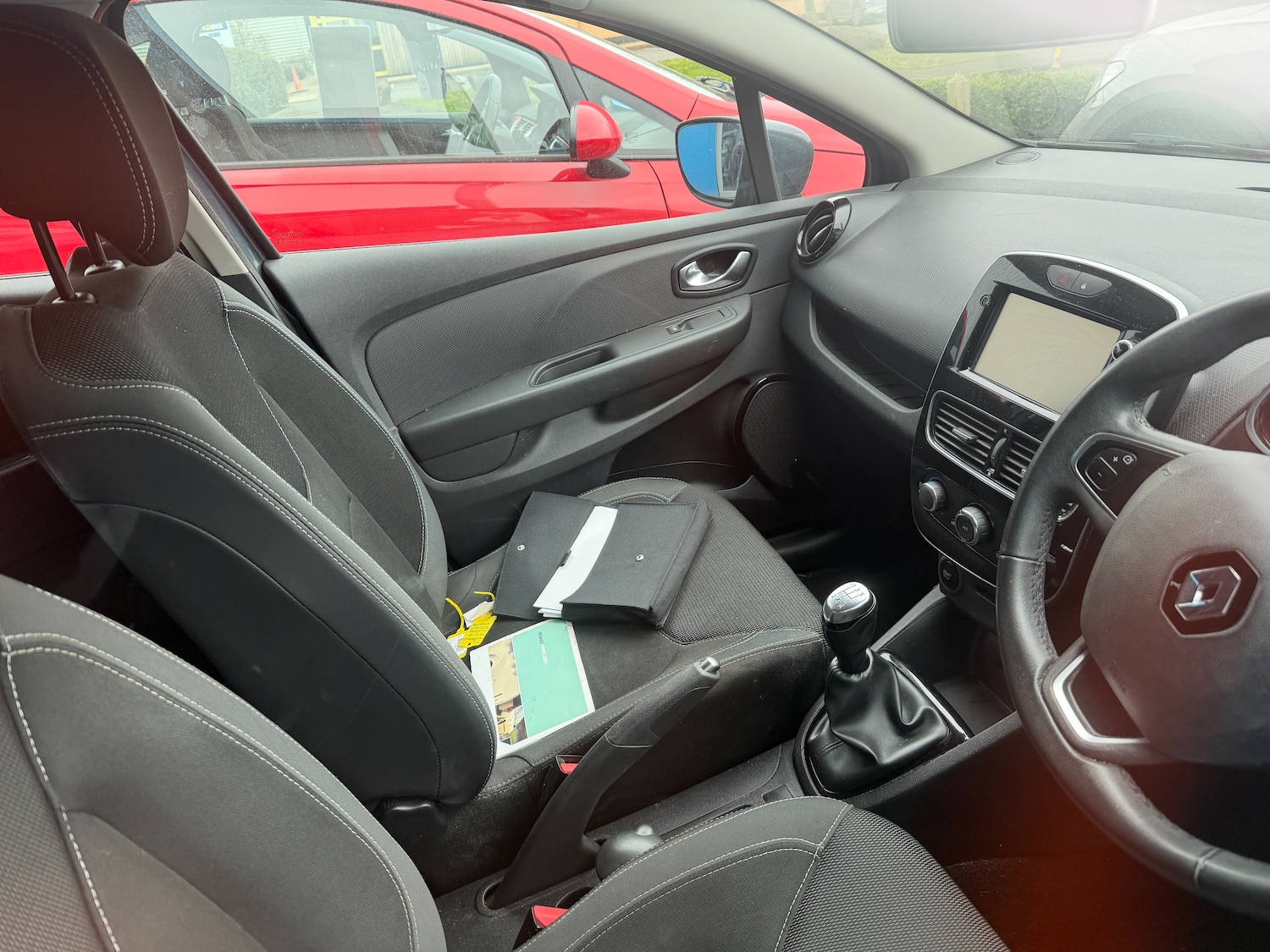 Used Renault Clio 2016 for sale - 78098422: Photo 2