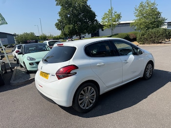 Used Peugeot 208 2015 for sale - 79179786: Photo
