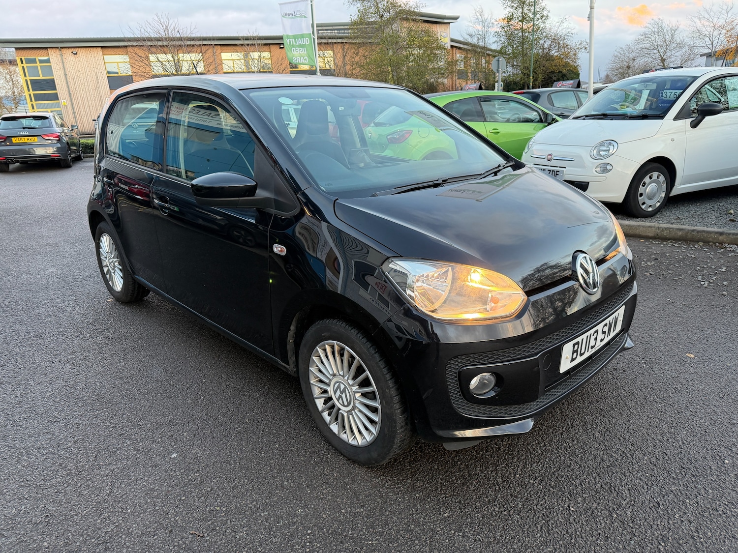 Used Volkswagen up! 2013 for sale - 76883935: Photo 2