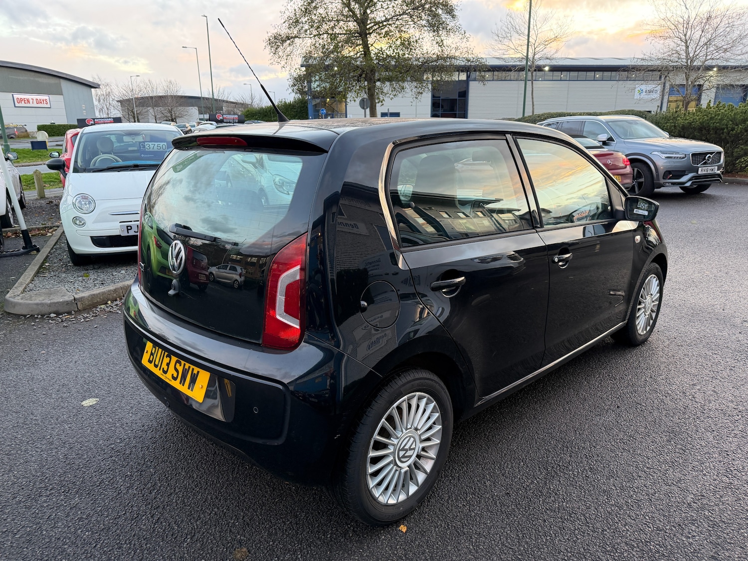 Used Volkswagen up! 2013 for sale - 76883935: Photo 3