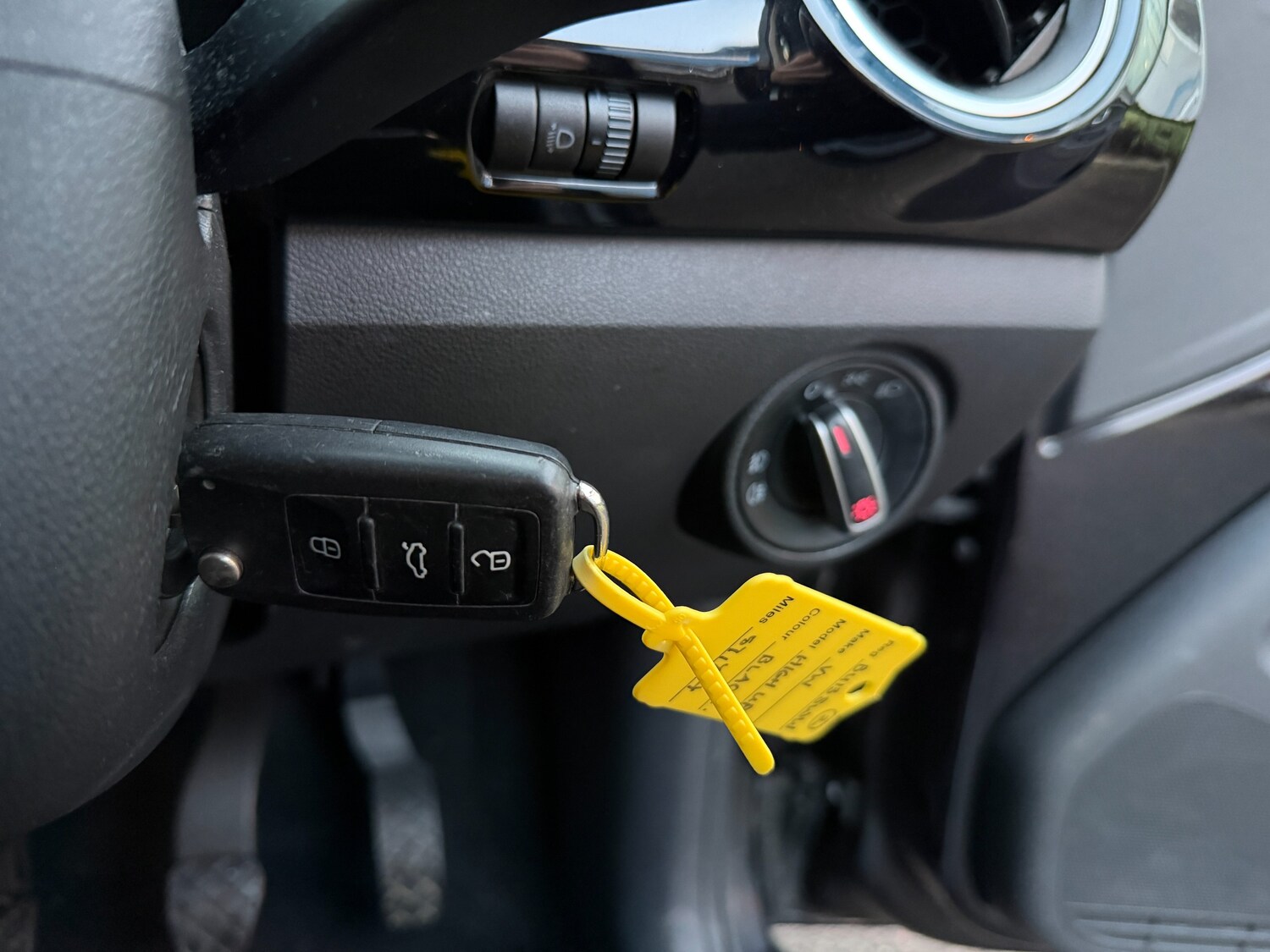 Used Volkswagen up! 2013 for sale - 76883935: Photo 9