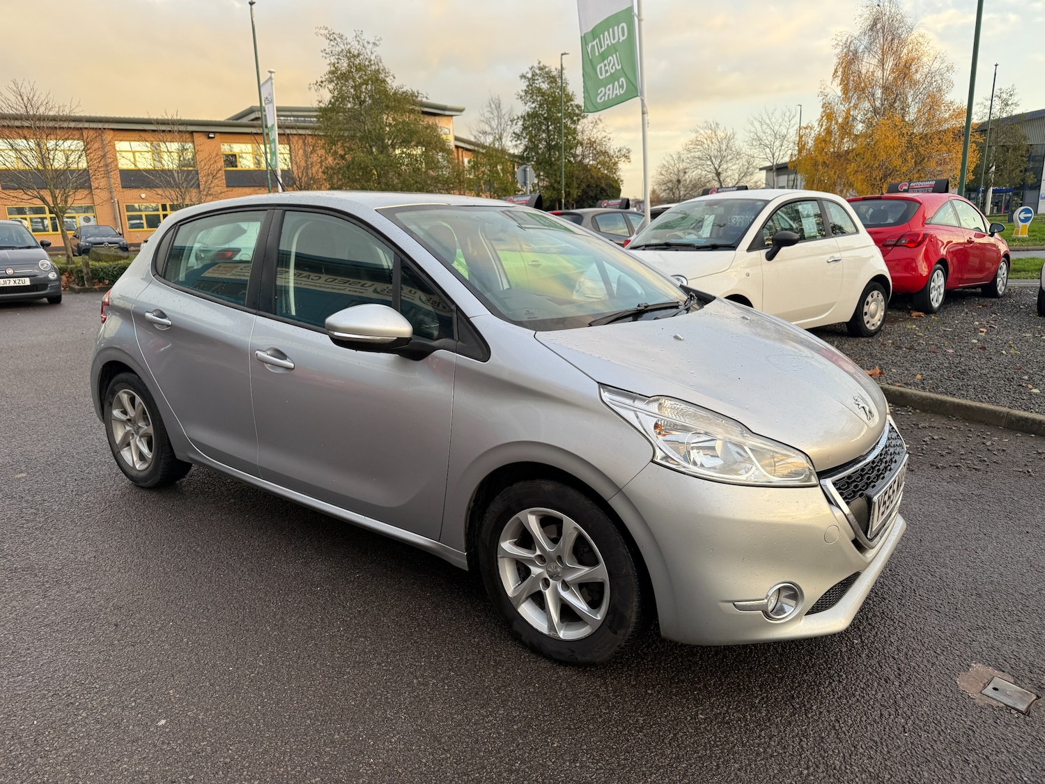 Used Peugeot 208 2013 for sale - 76819739: Photo 2