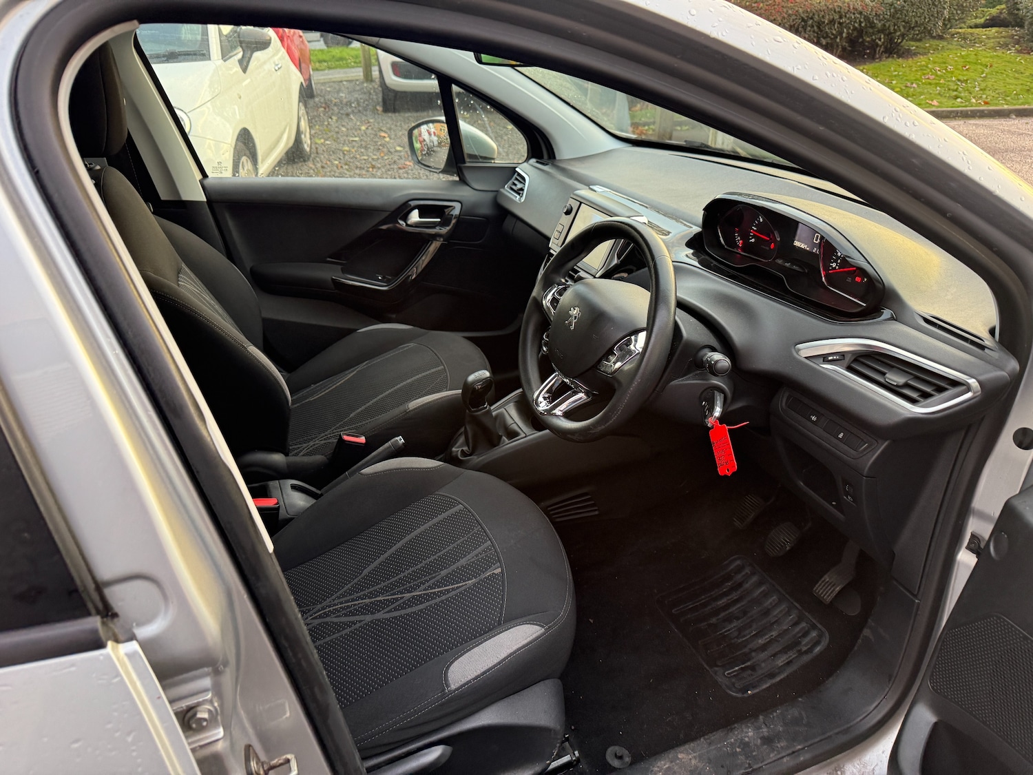 Used Peugeot 208 2013 for sale - 76819739: Photo 5