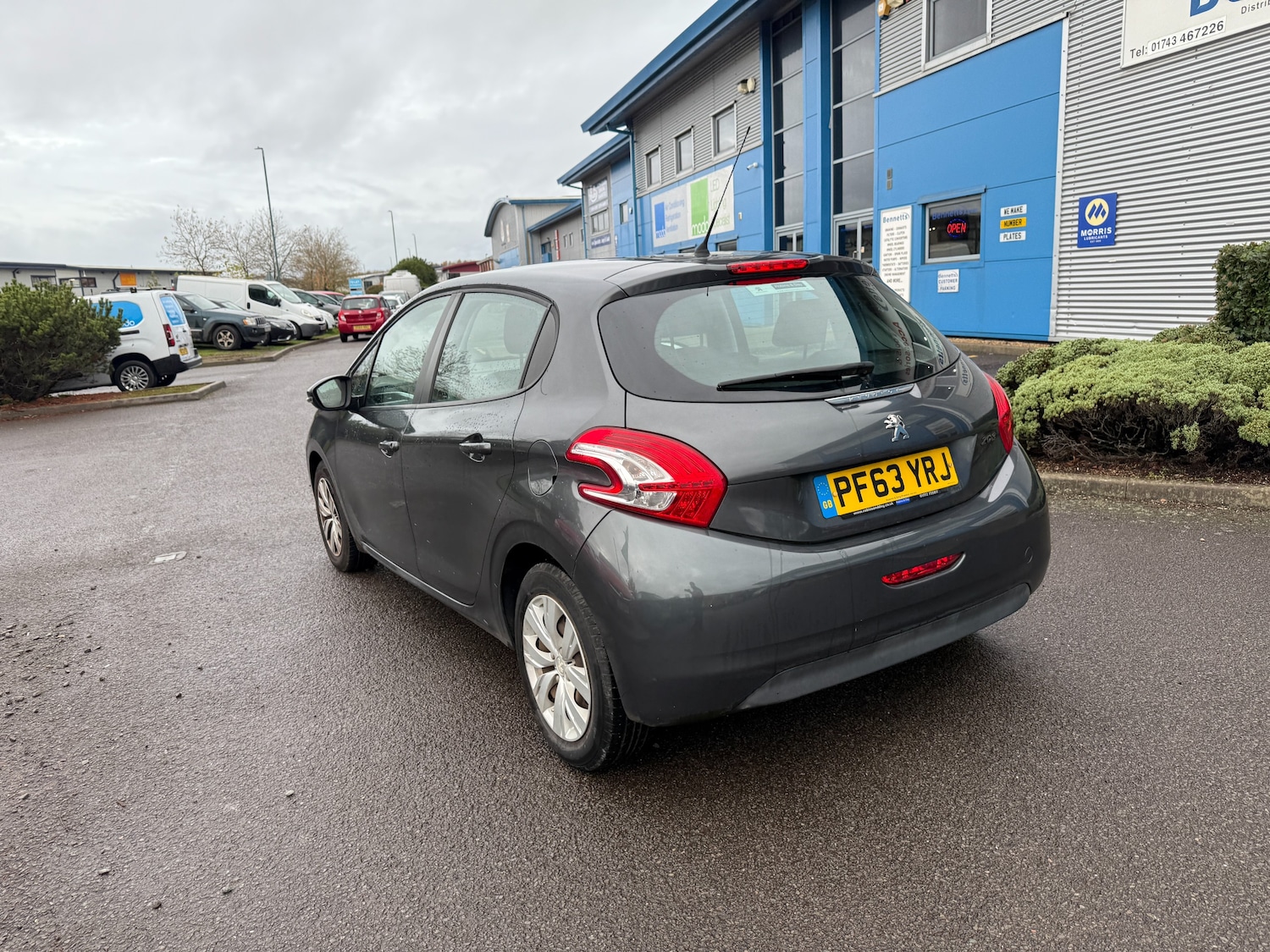 Used Peugeot 208 2014 for sale - 76542229: Photo 4