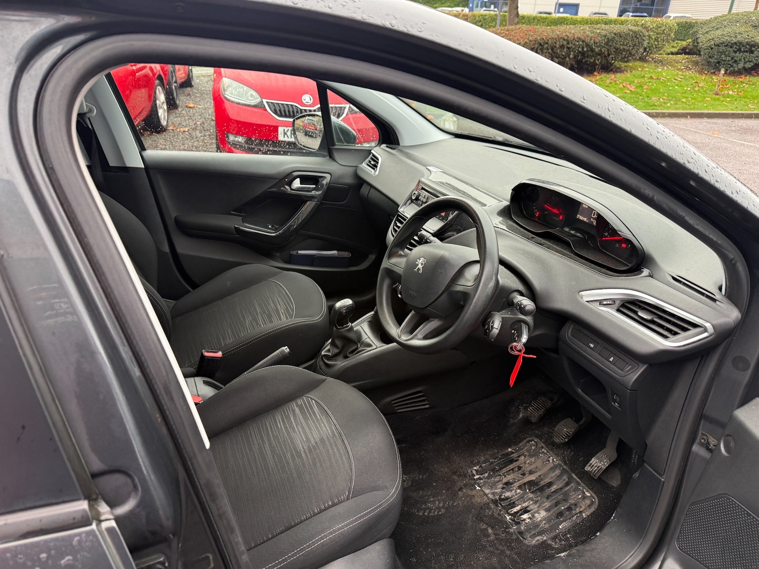 Used Peugeot 208 2014 for sale - 76542229: Photo 6