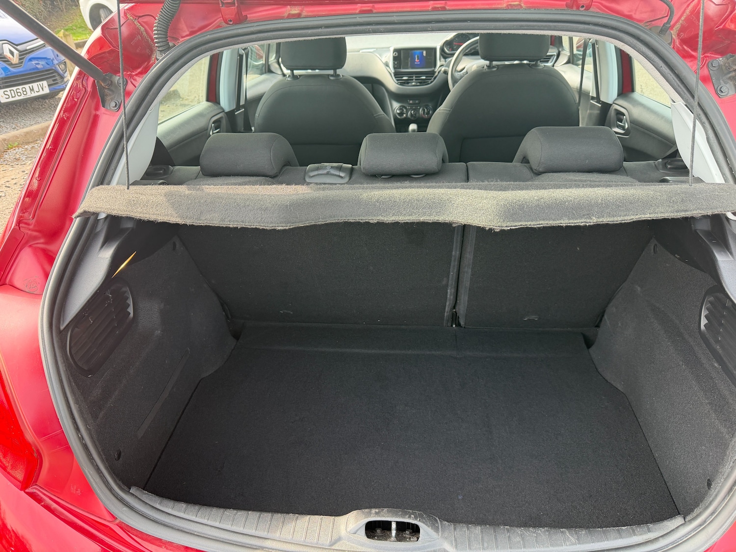 Used Peugeot 208 2013 for sale - 77966552: Photo 10