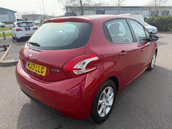 Used Peugeot 208 2013 for sale - 77966552: Photo