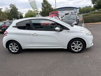 Used Peugeot 208 2014 for sale - 79478071: Photo