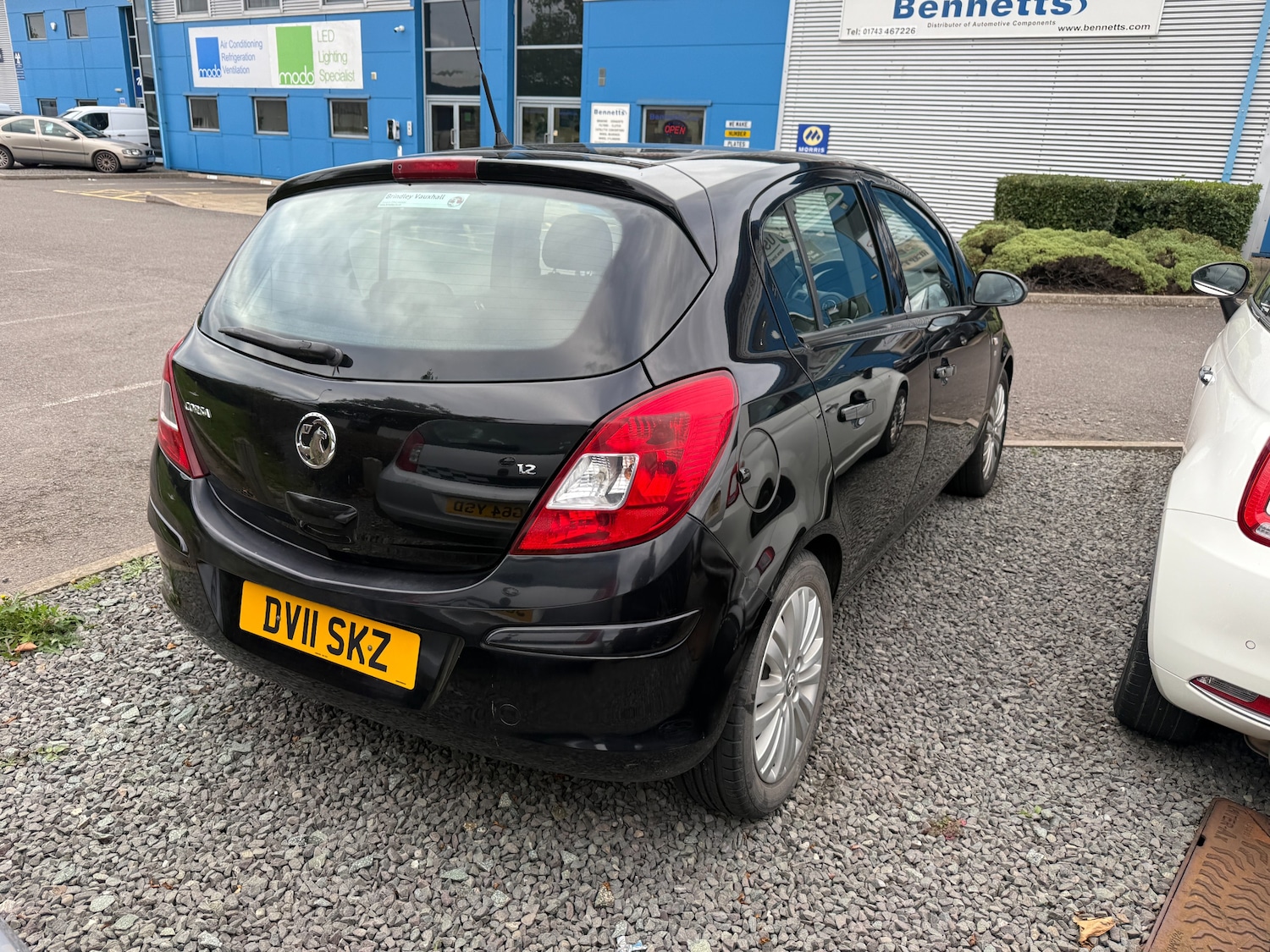 Used Vauxhall Corsa 2011 for sale - 76077163: Photo 2