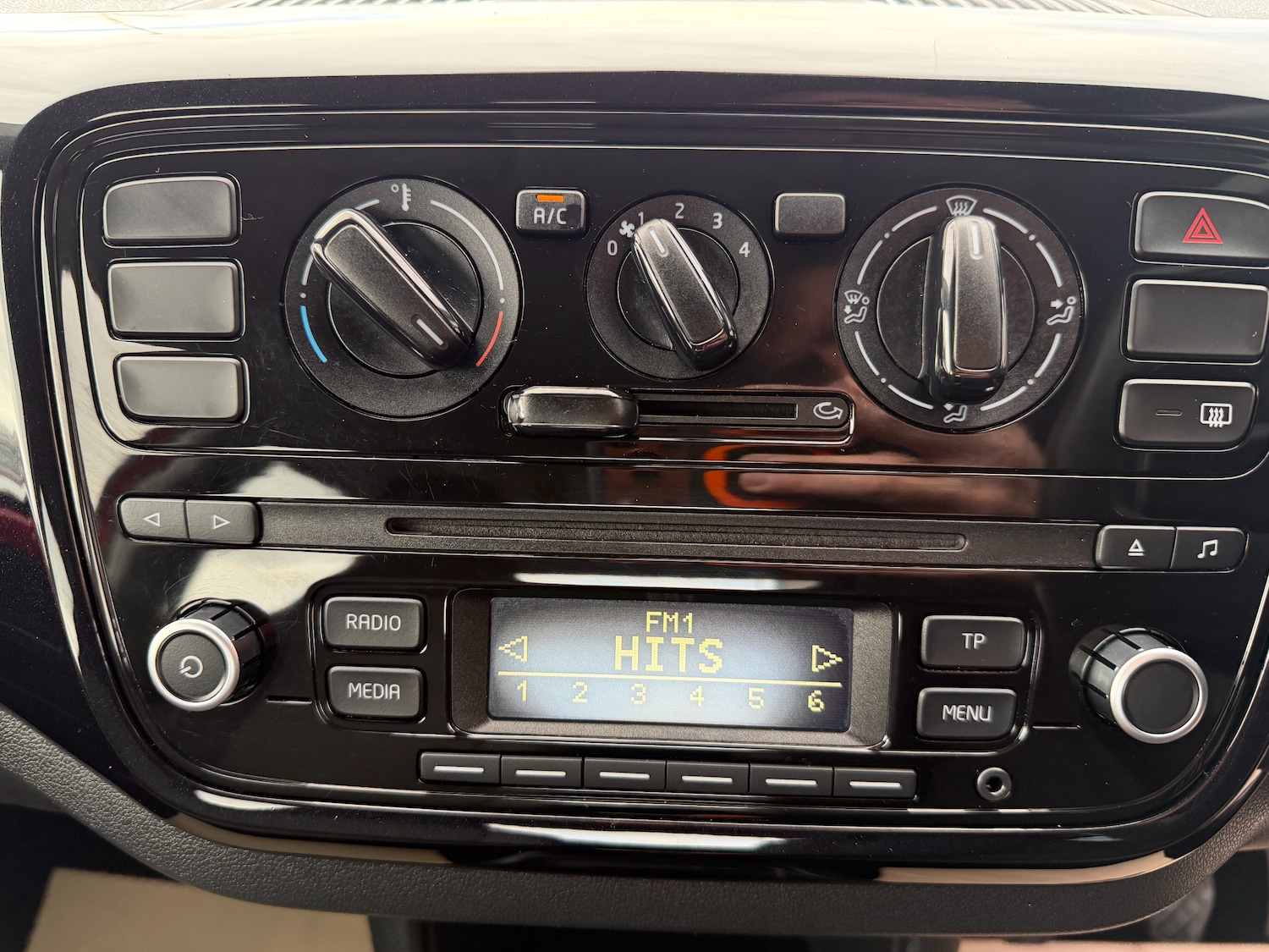 Used Volkswagen up! 2014 for sale - 77665939: Photo 16