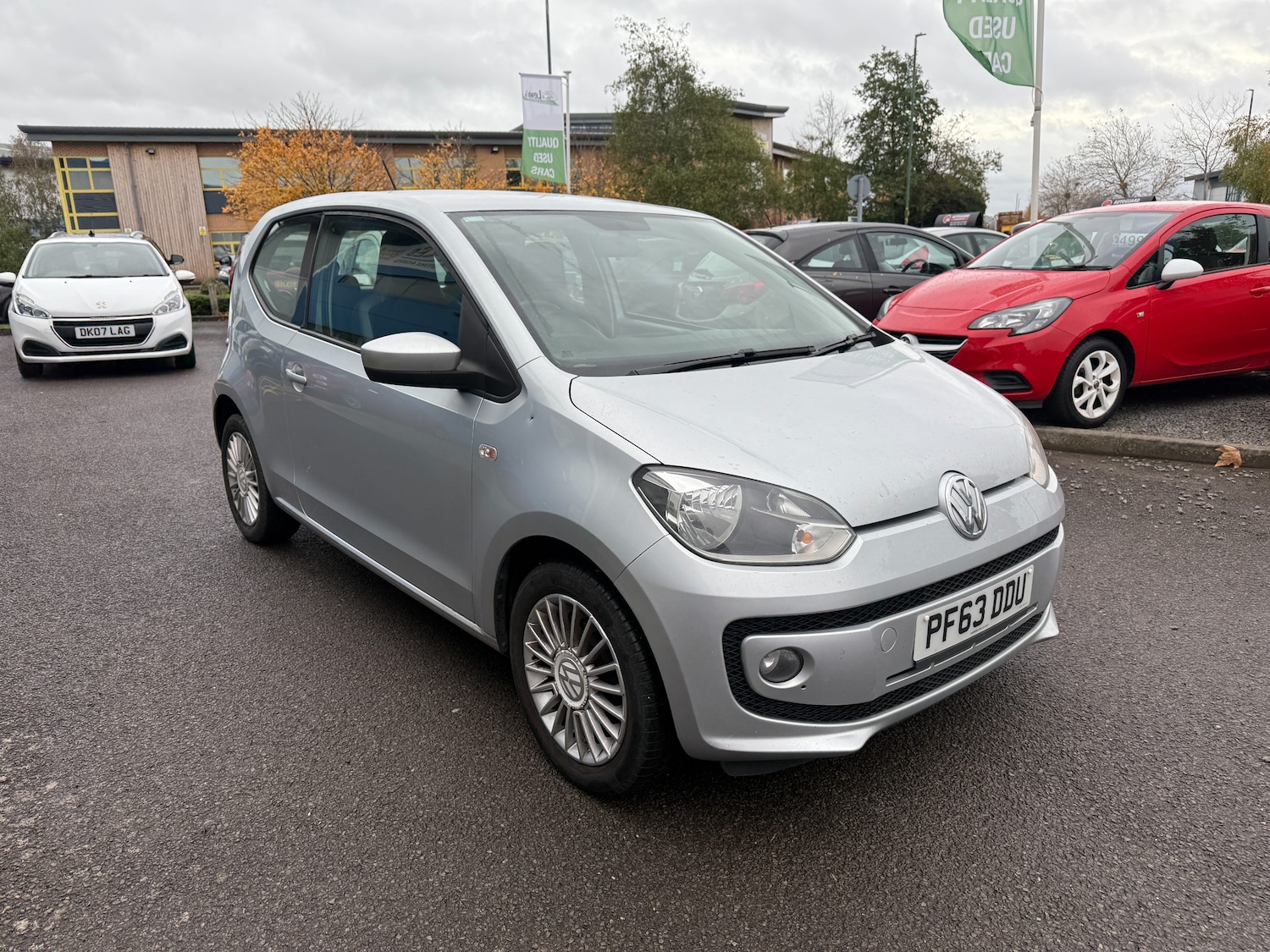 Used Volkswagen up! 2013 for sale - 76542235: Photo 2
