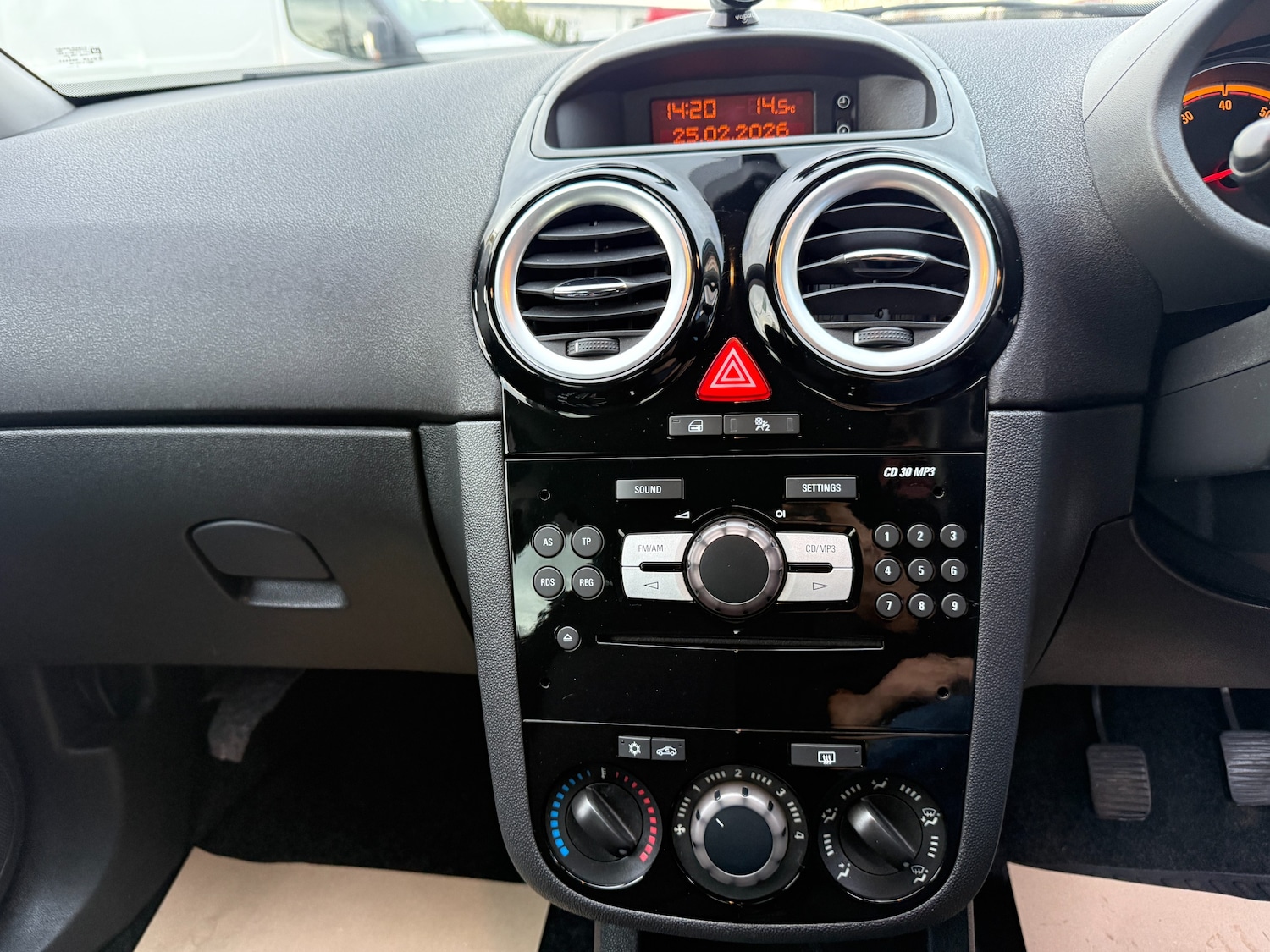 Used Vauxhall Corsa 2011 for sale - 77582515: Photo 18