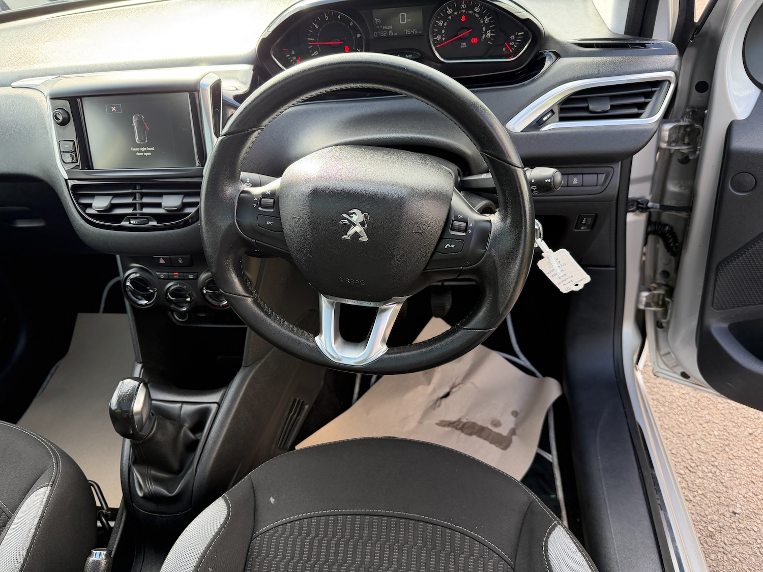 Used Peugeot 208 2014 for sale - 77665953: Photo 13