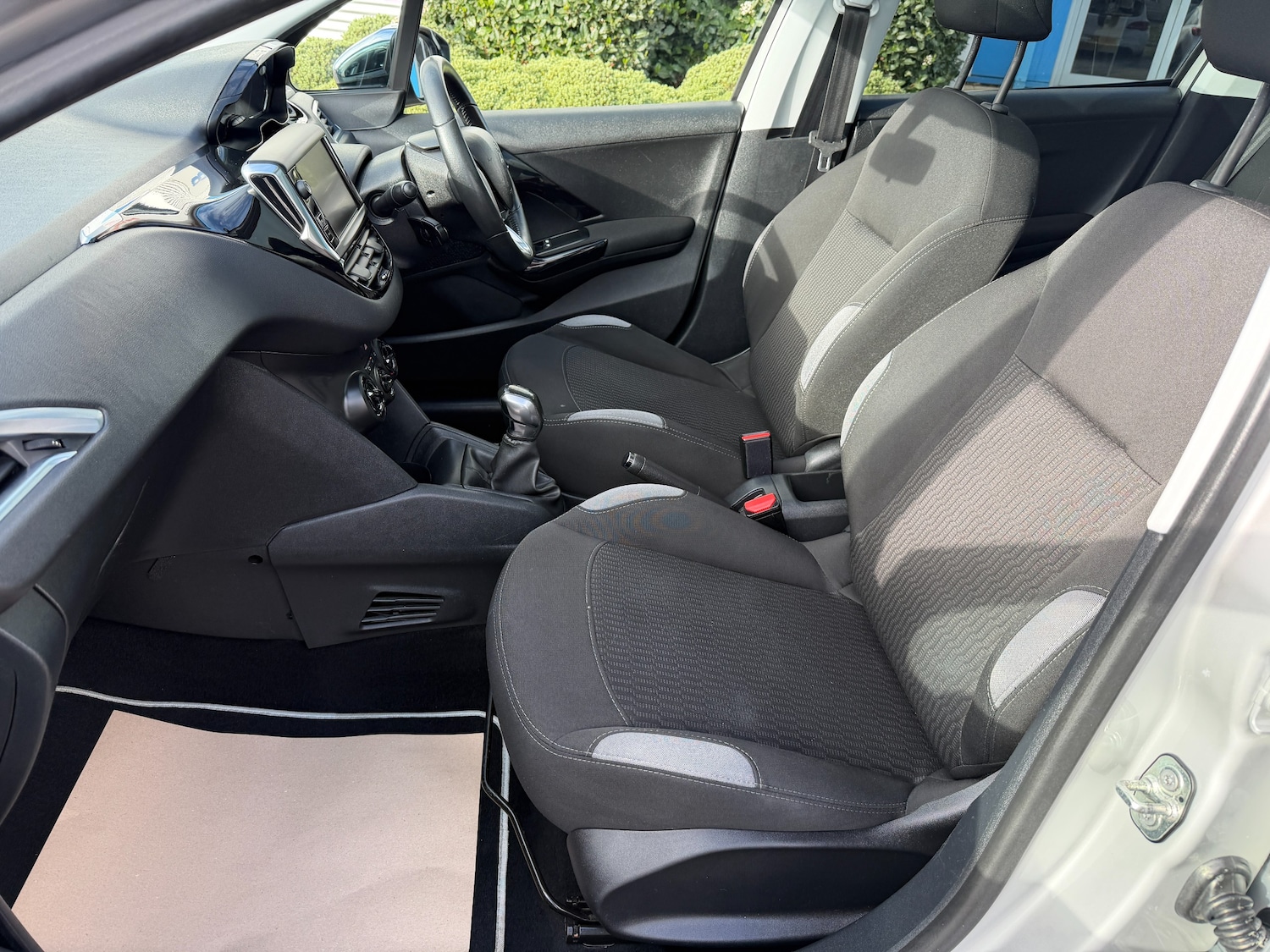 Used Peugeot 208 2014 for sale - 77665953: Photo 9