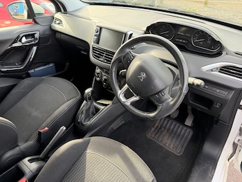 Used Peugeot 208 2017 for sale - 78197210: Photo