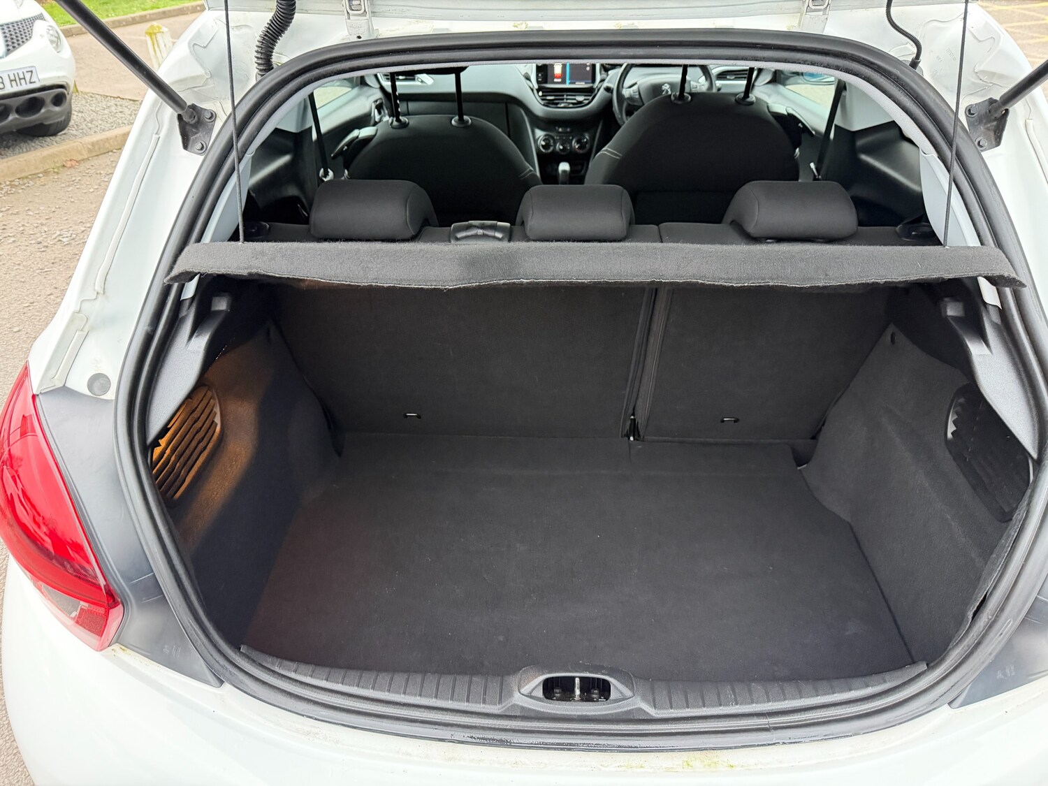 Used Peugeot 208 2017 for sale - 77593260: Photo 14