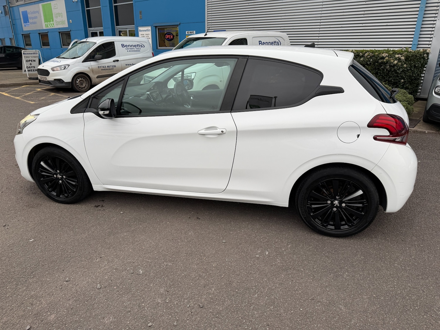 Used Peugeot 208 2017 for sale - 77593260: Photo 8