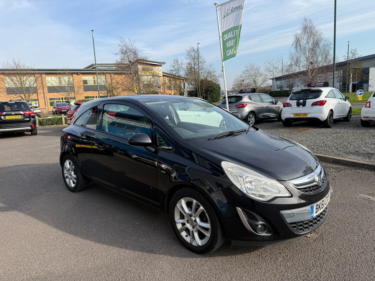 Used Vauxhall Corsa 2011 for sale - 77951676: Photo 2