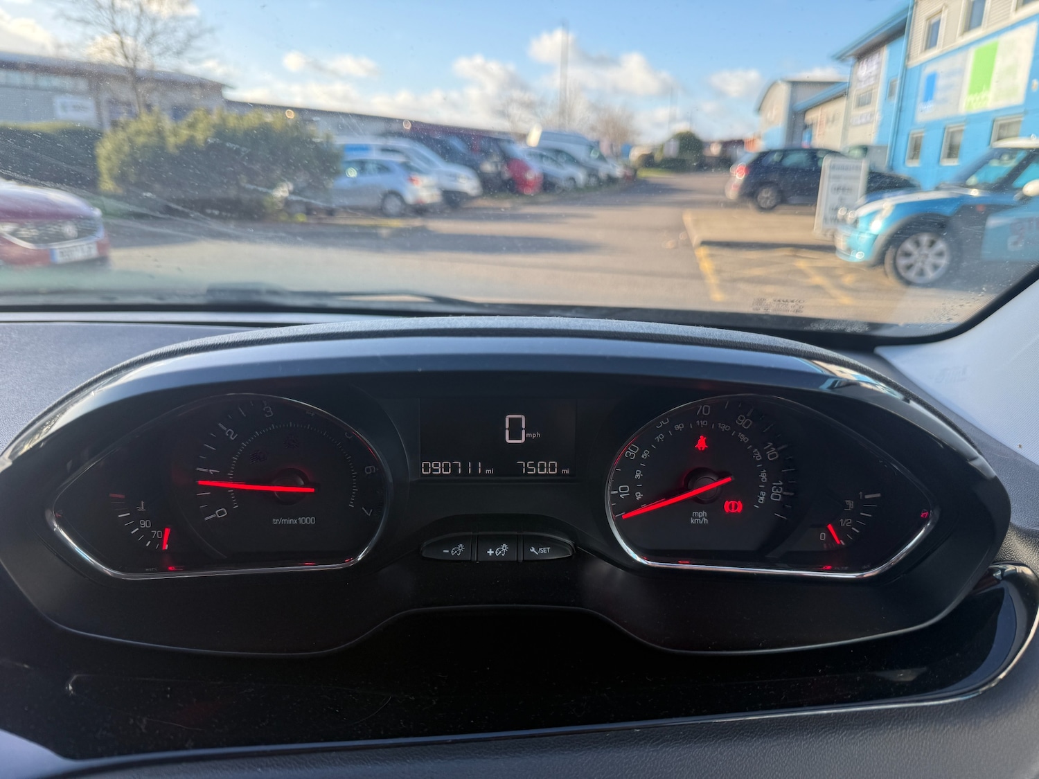 Used Peugeot 208 2015 for sale - 76641639: Photo 5