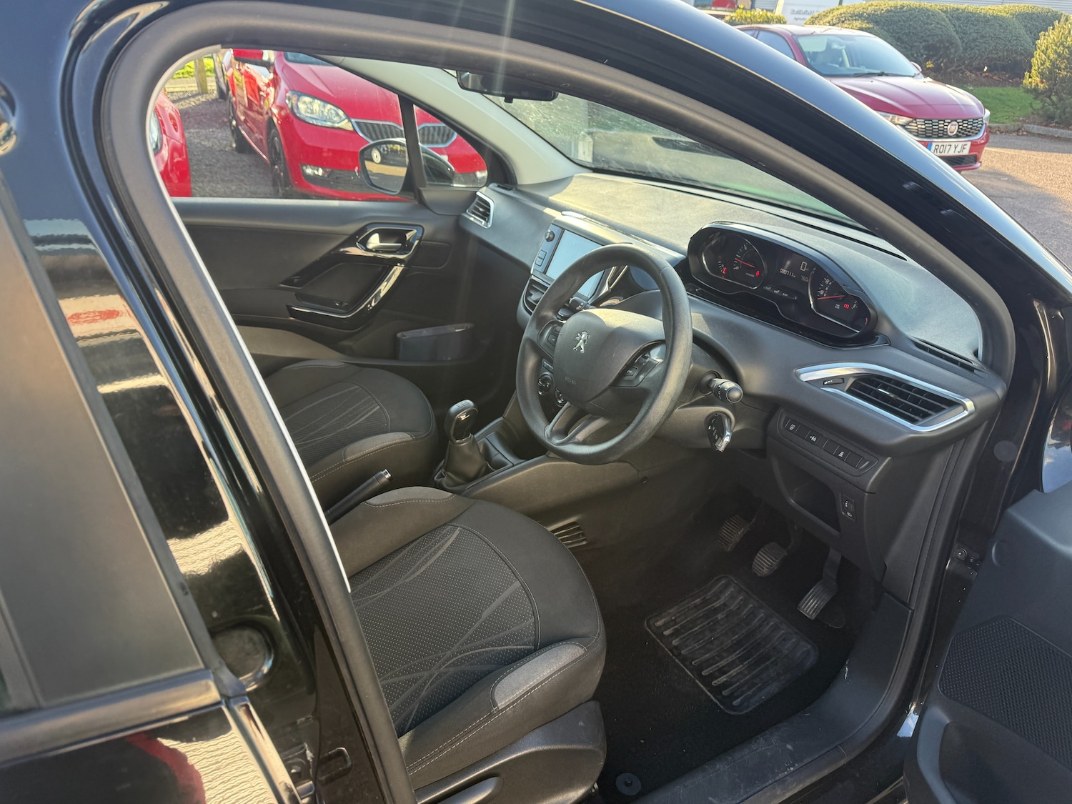 Used Peugeot 208 2015 for sale - 76641639: Photo 6