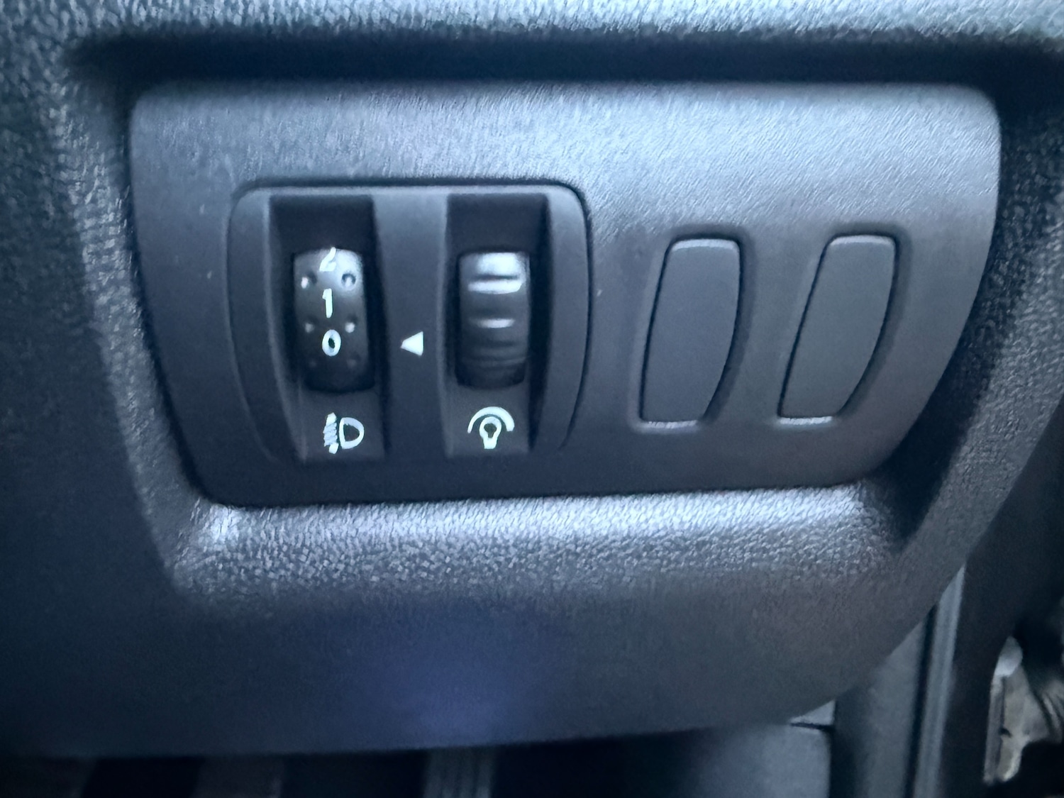 Used Renault Clio 2010 for sale - 76961881: Photo 17