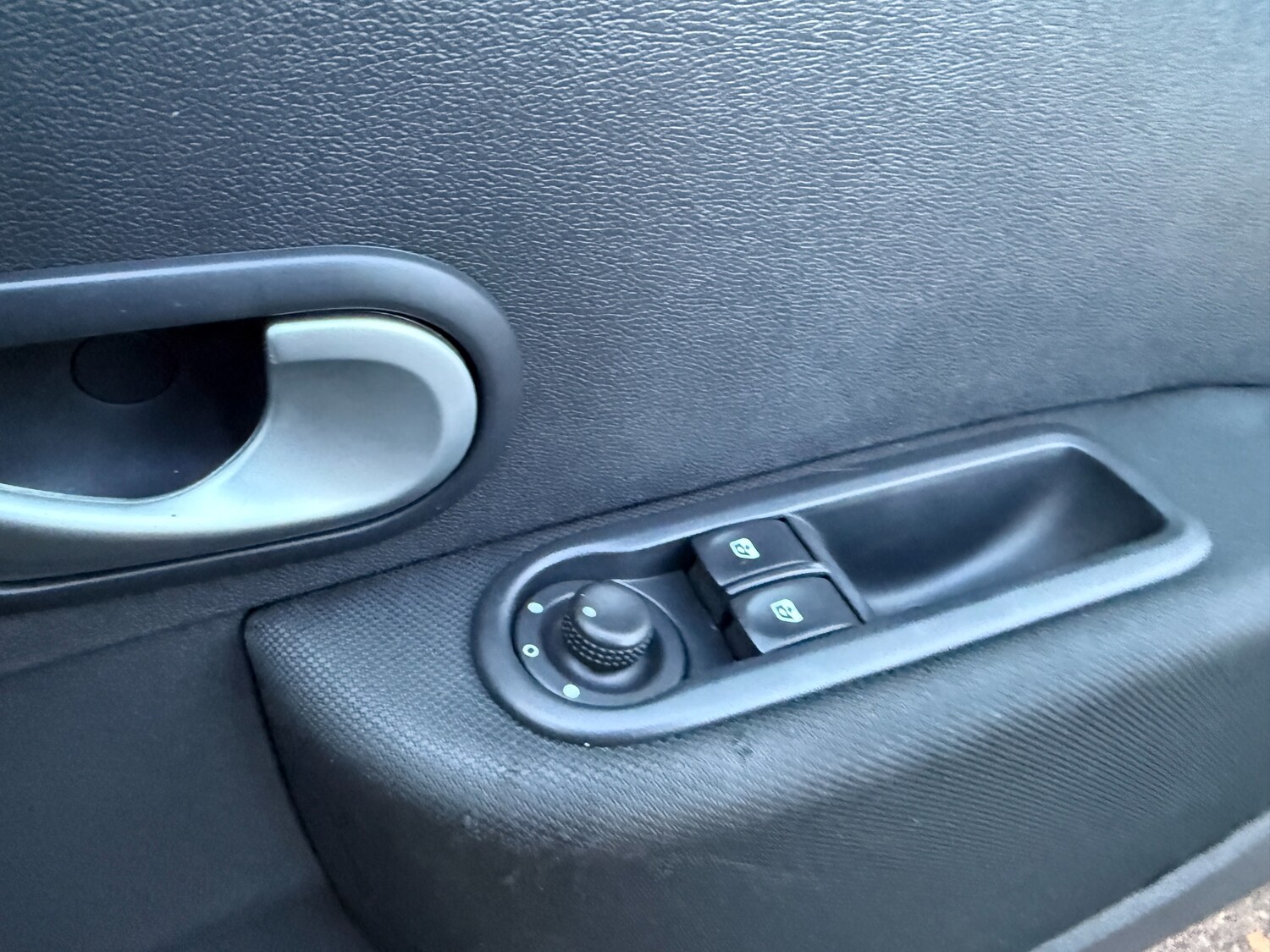 Used Renault Clio 2010 for sale - 76961881: Photo 18