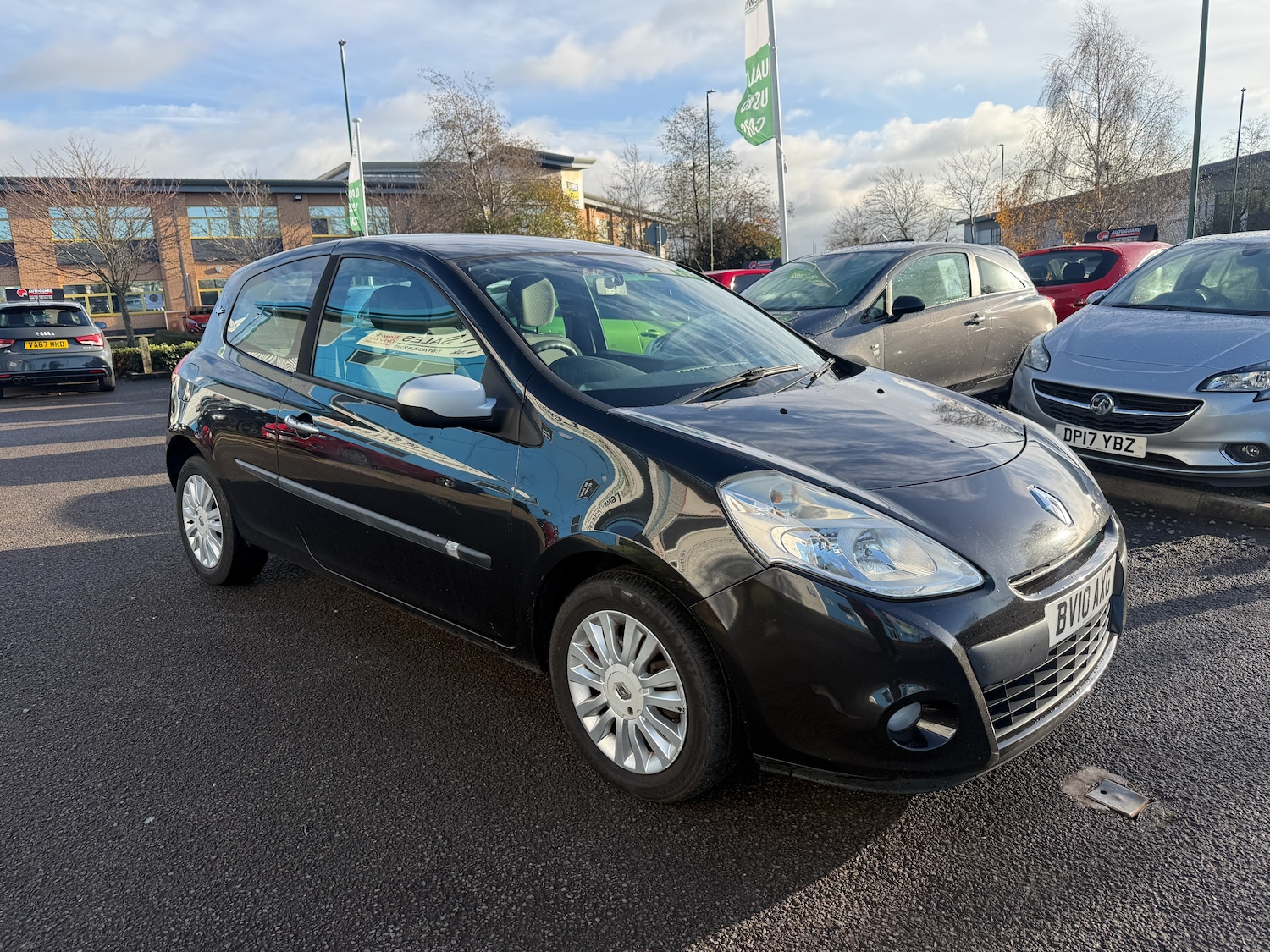 Used Renault Clio 2010 for sale - 76961881: Photo 2
