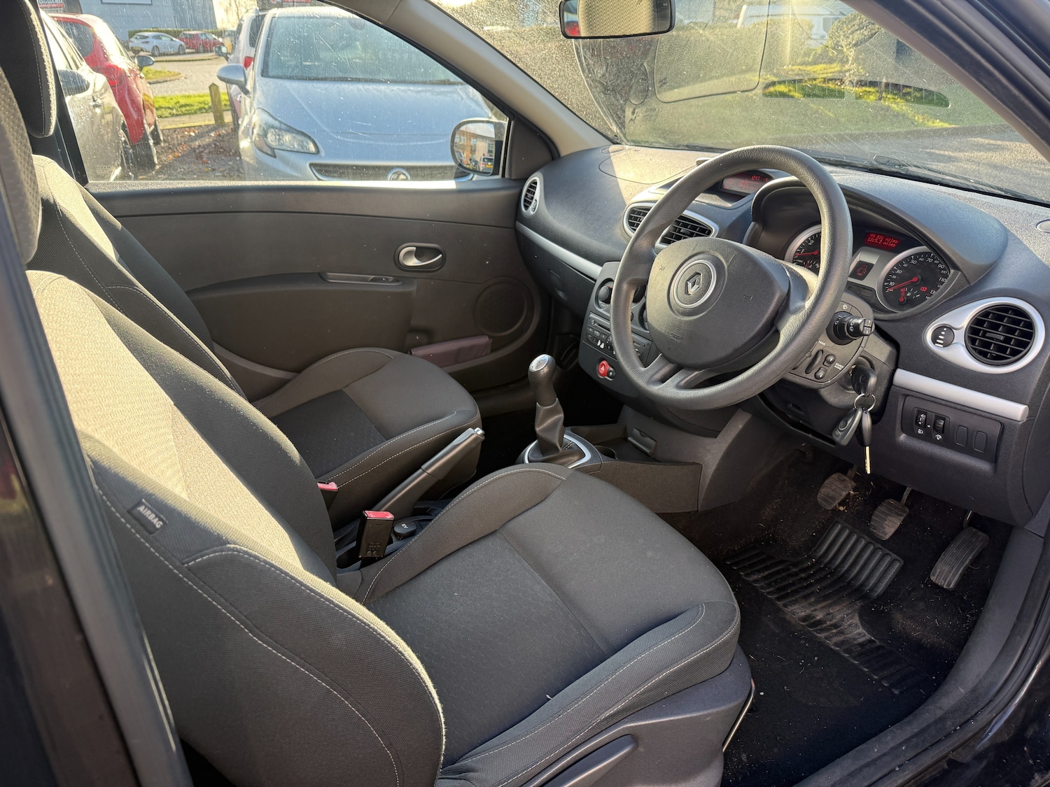 Used Renault Clio 2010 for sale - 76961881: Photo 5