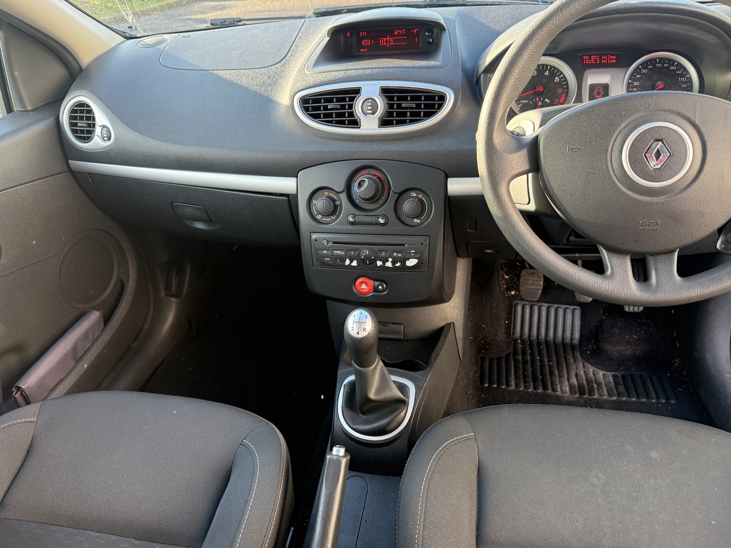 Used Renault Clio 2010 for sale - 76961881: Photo 6