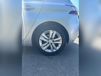Used Peugeot 308 2015 for sale - 79333093: Photo