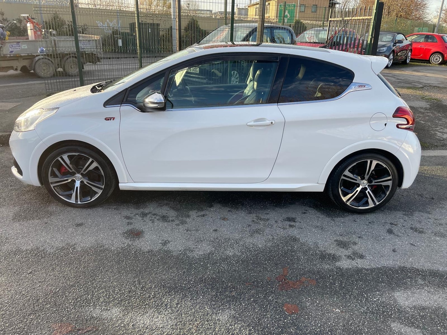 Used Peugeot 208 2017 for sale - 76935493: Photo 3