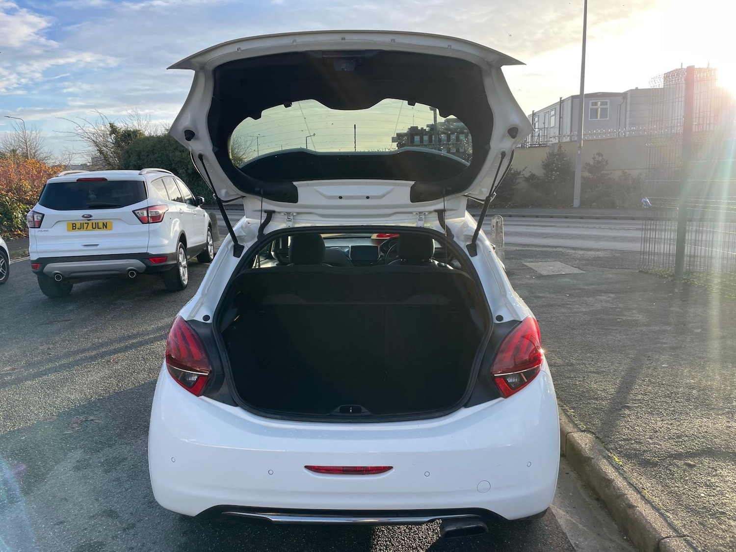 Used Peugeot 208 2017 for sale - 76935493: Photo 8