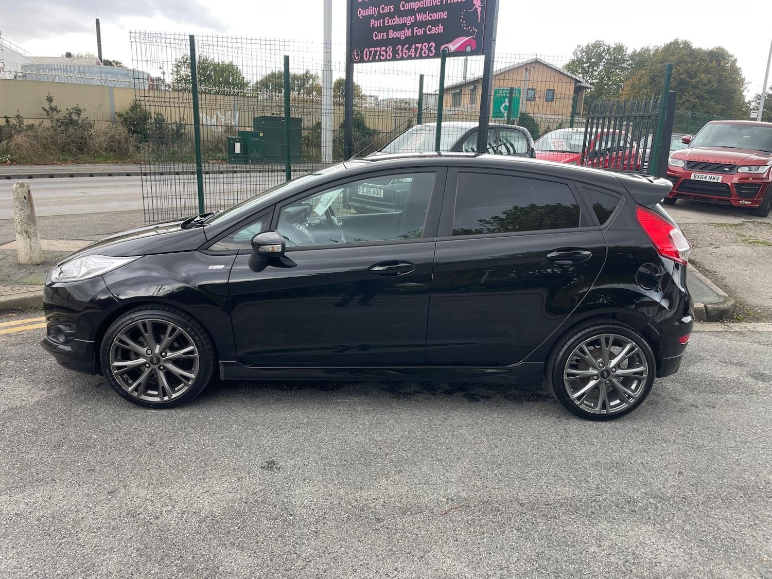 Used Ford Fiesta 2017 for sale - 76332059: Photo 2