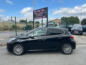 Used Peugeot 208 2017 for sale - 75545603: Photo