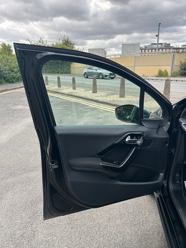 Used Peugeot 208 2017 for sale - 75545603: Photo 6