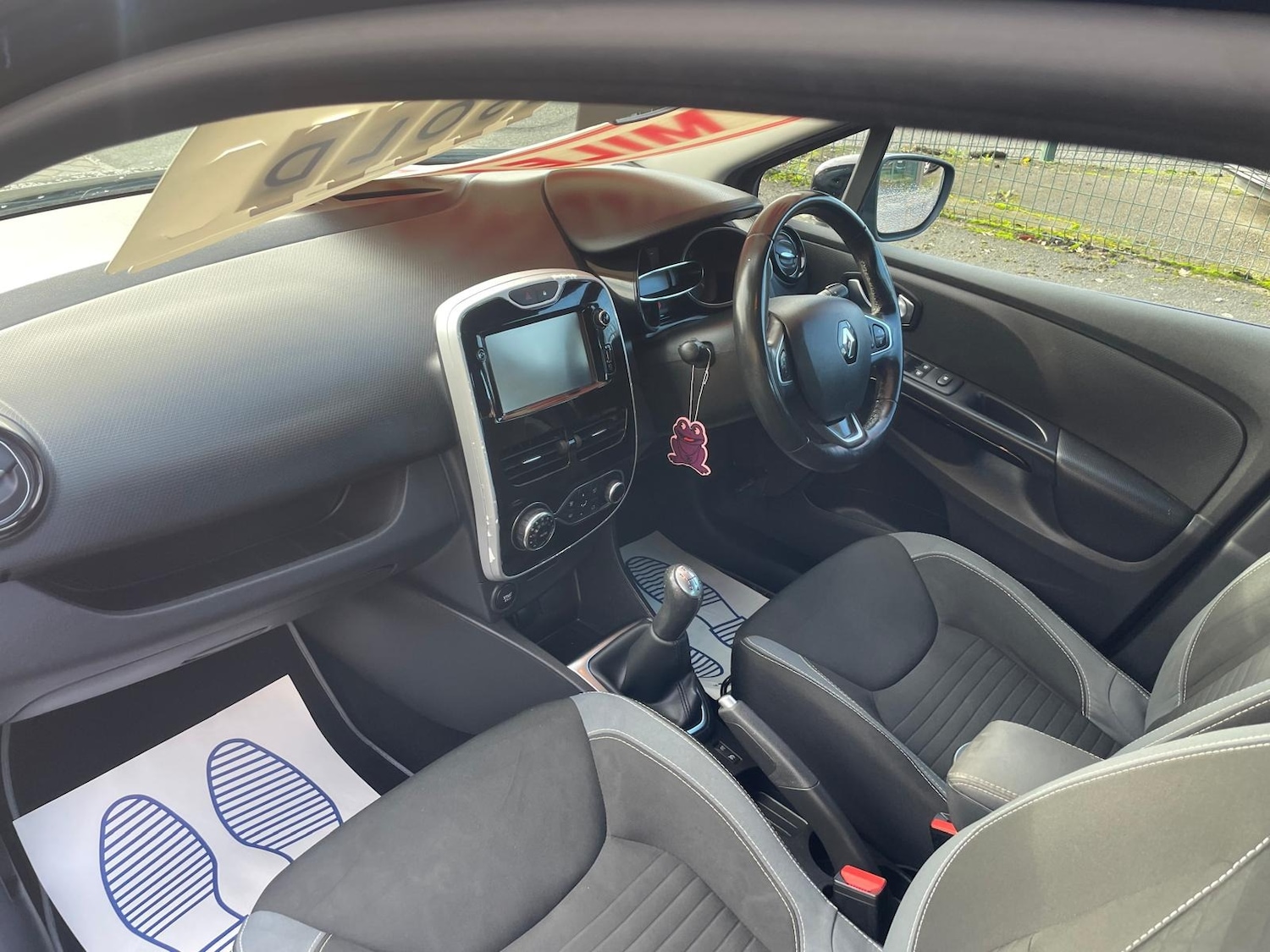 Used Renault Clio 2015 for sale - 76519662: Photo 21