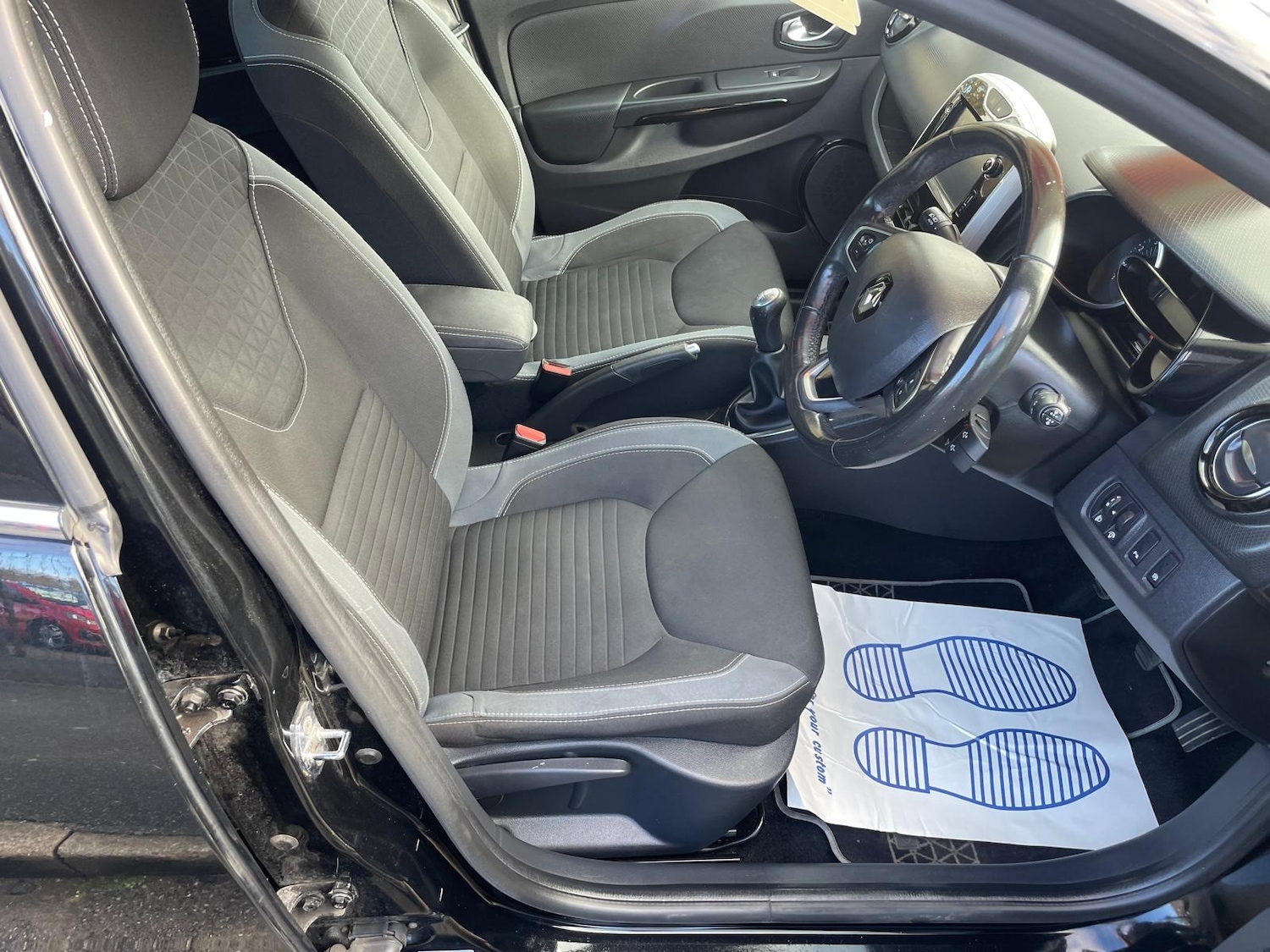 Used Renault Clio 2015 for sale - 76519662: Photo 6