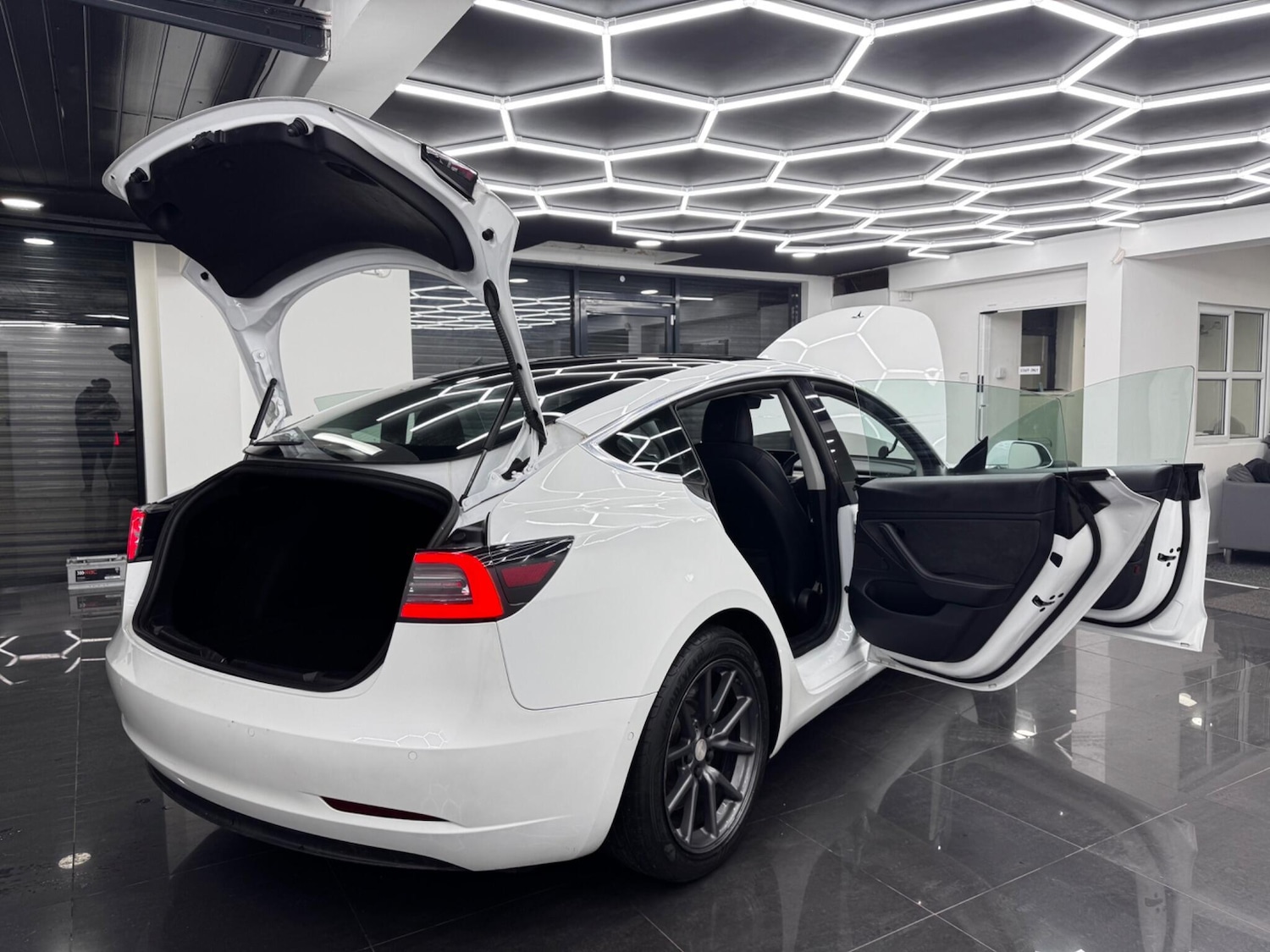 Used Tesla Model 3 2020 for sale - 77909848: Photo 24