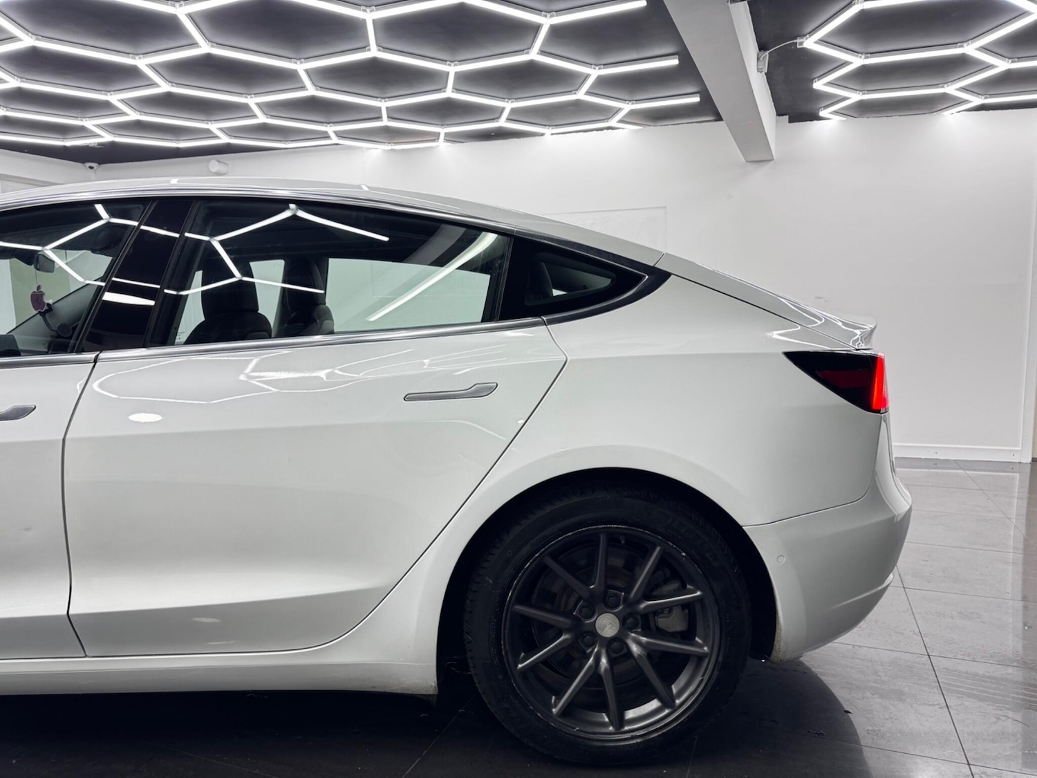 Used Tesla Model 3 2020 for sale - 77909848: Photo 5