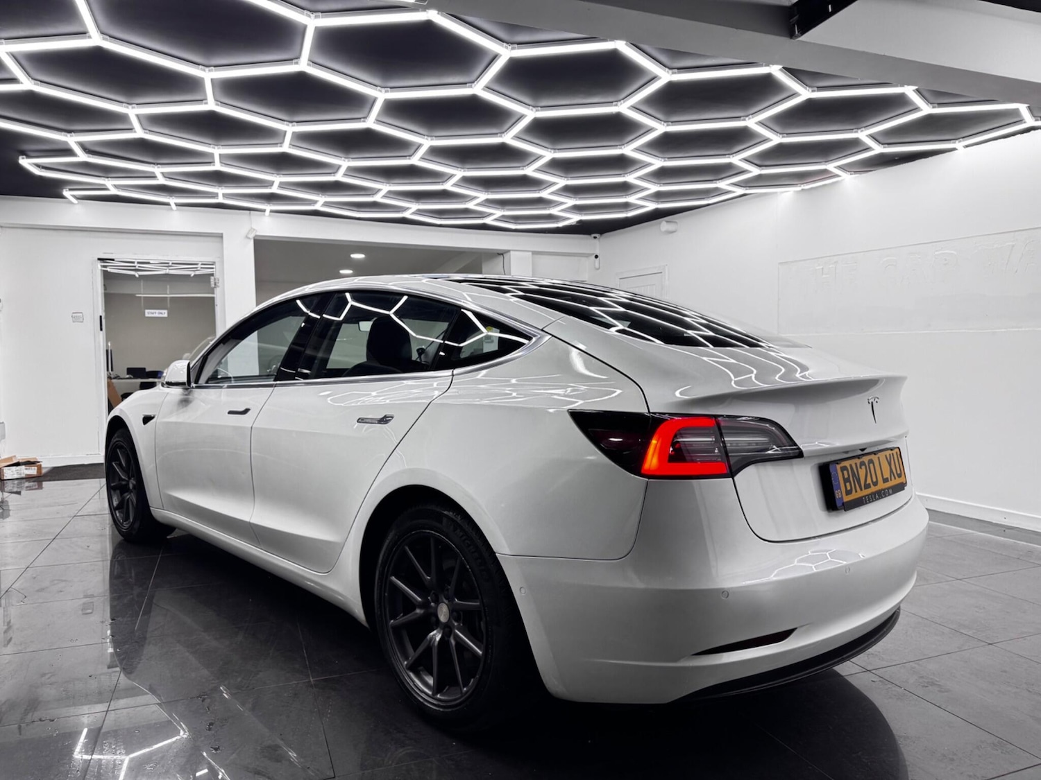 Used Tesla Model 3 2020 for sale - 77909848: Photo 6