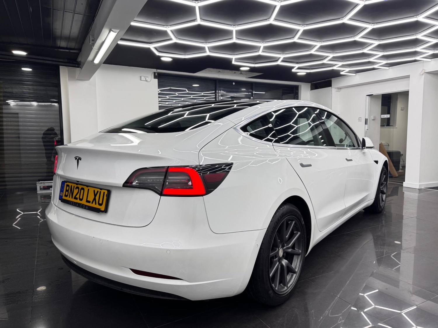 Used Tesla Model 3 2020 for sale - 77909848: Photo 8