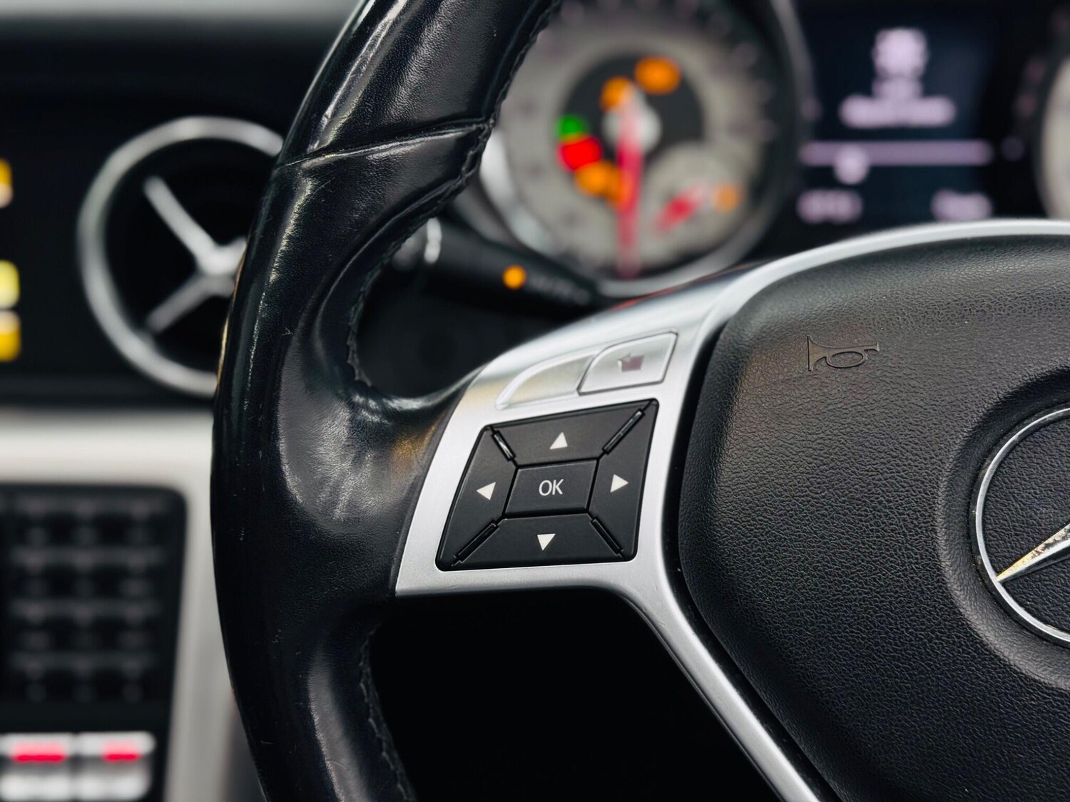 Used Mercedes-Benz SLK 2011 for sale - 77831680: Photo 23