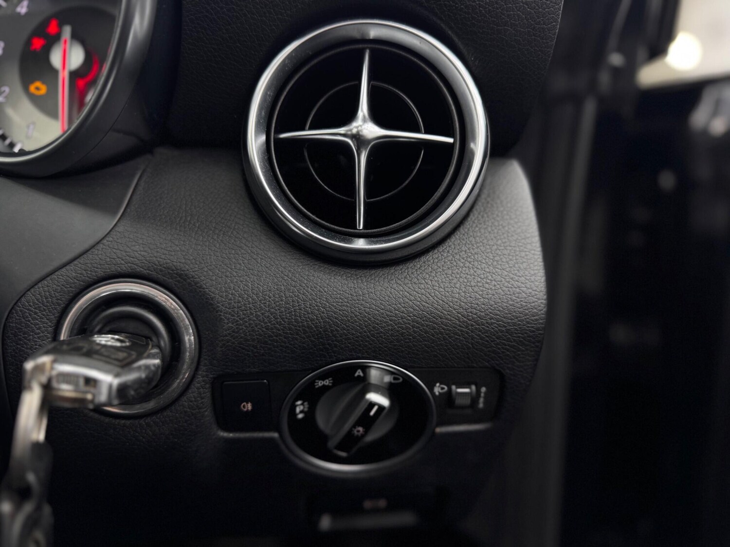 Used Mercedes-Benz SLK 2011 for sale - 77831680: Photo 26