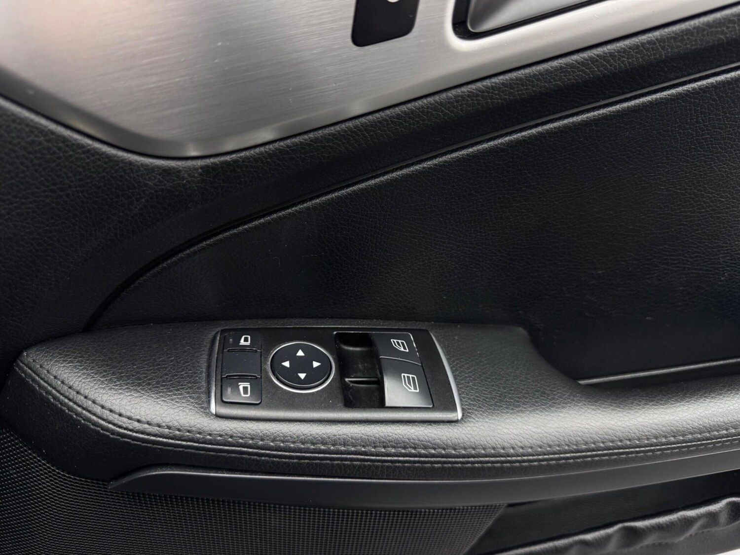 Used Mercedes-Benz SLK 2011 for sale - 77831680: Photo 27